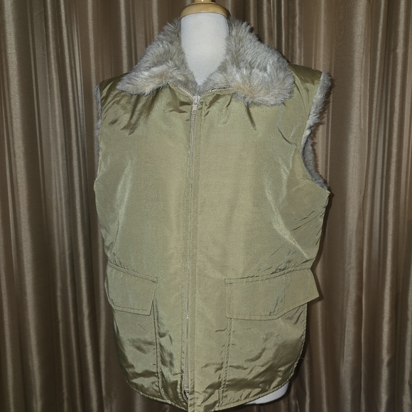 Woolrich Jackets & Blazers - Woolrich Vest with Faux Fur Lining And Collar Size Large
